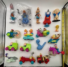 Vintage Lot of 17 Looney Tunes Toons Figures Toys Warner Bros Bugs Bunny Coyote
