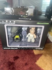 Alien Ripley & Xenomorph Acid Spatter 3″ Titans Vinyl Figure 2-Pack NIB