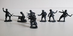 TOY SOLDIERS 8 German WWII Plastic Grey Plastic 50mm 2″ Lot Set 8 Pcs Vintage