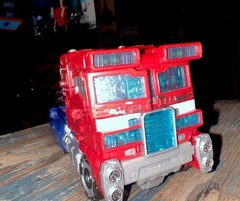 Transformers Generations War for Cybertron Siege Voyager WFC-S11 Optimus Prime
