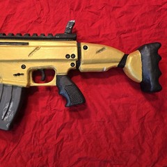Life-size Fortnite Legendary GOLD SCAR EVA Cosplay Prop Replica Assault Rifle
