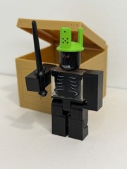 ROBL0X 1x1x1x1 Series 2 Figure COMPLETE with BOX Green Crown Black Sword NO CODE