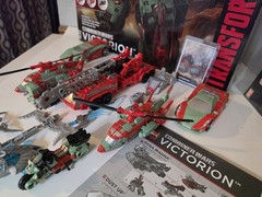 Hasbro Transformers Combiner Wars Victorion Set Complete.