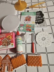 Christmas 2023 GINGERBREAD HOUSE HTF No Resin MGA Miniverse Make It Mini