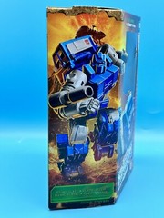 Transformers War for Cybertron Kingdom Autobot Pipes ⭐ Deluxe WFC-K32 ~NEW