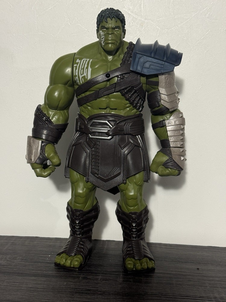 Hasbro Marvel Thor Ragnarok 13.5” Electronic Talking Gladiator Hulk Figure Works