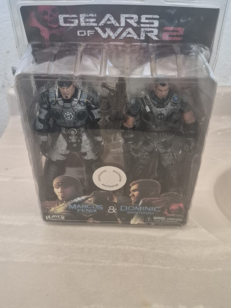 NECA Gears of War 2 Marcus Fenix and Dominic Santiago. Toys R Us Exclusive. New