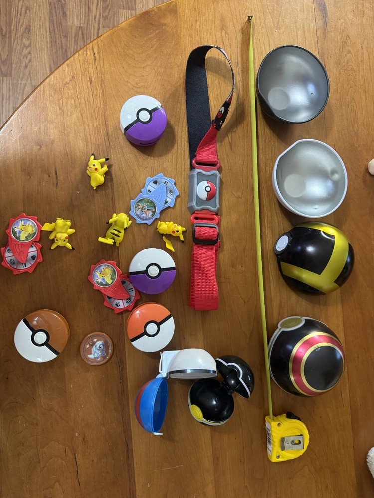 Pikachu Pokemon Clip N Go Poke Ball Adjustable Belt, balls, shooters, etc