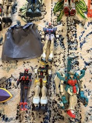 Large Gundam Figure Lot – Multiple Mobile Suits + Loose Parts