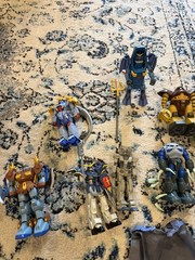 Large Gundam Figure Lot – Multiple Mobile Suits + Loose Parts
