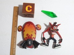 Lot Vtg 1998 Resaurus Crash Bandicoot Toy Action Figures & Accessories Gems