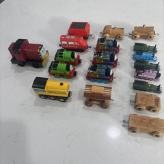 Misc Mixed Lot 19 Wooden/Die Cast/Plastic Train Cars. Thomas The Train/Unknown