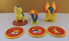 Poke Ball Blaster Yellow w/ Cyndaquil Line Figures & Battle Discs (Tomy, 2000)