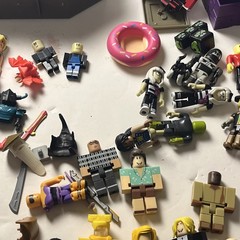 Huge! 50+ Roblox Action Figures & Accessories Collectors Carry Case – Mixed Lot