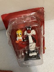 WARNER BROS LOONEY TUNES DIE CAST METAL CHARACTERS SYLVESTER AND TWEETY