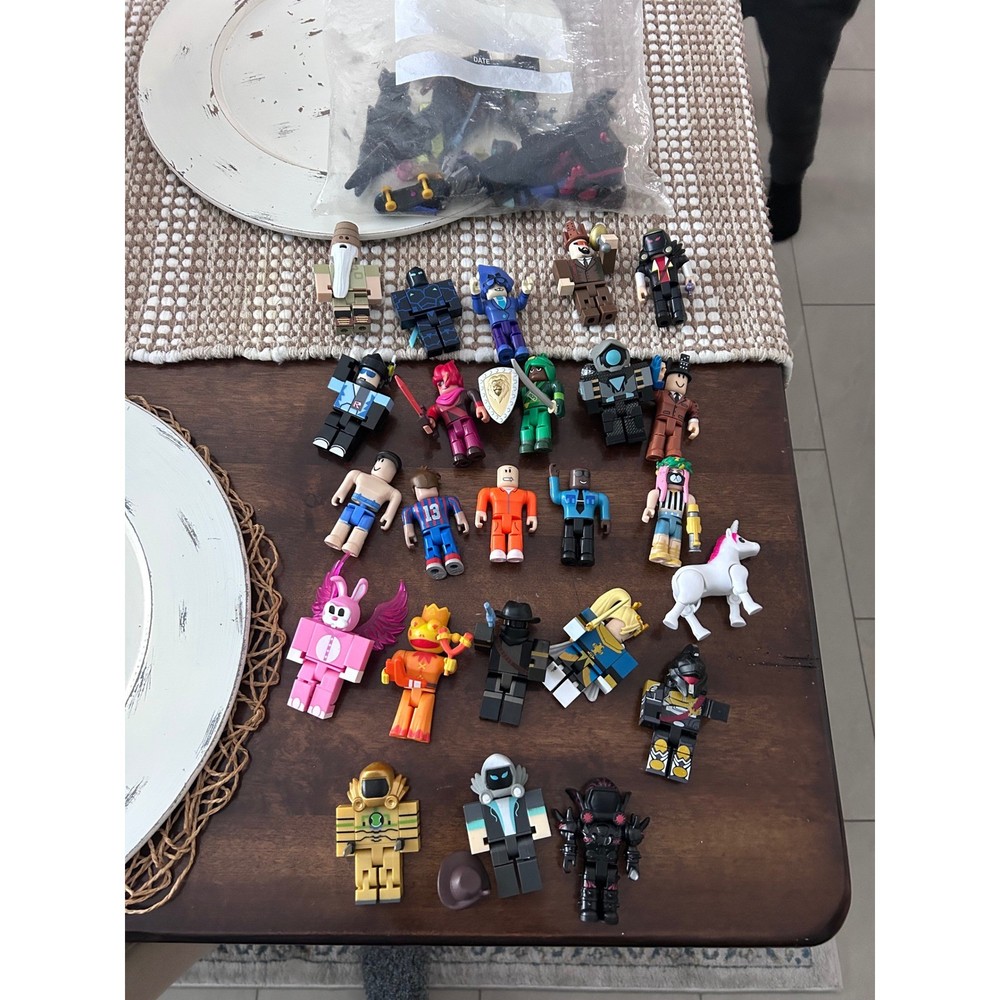 Roblox Action Figure Lot 20+ Figures and Accessories Pink Bunny Ninja Unicorn