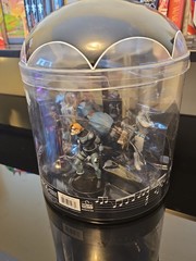 Dark Horse Deluxe Umbrella Academy Super Talented Family Figure Set New!👀