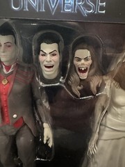 Epic Universe – Dark Universe Dracula’s Bride and Dracula Action Figure NEW