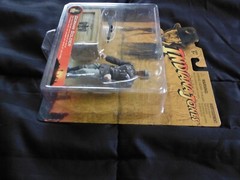 indiana jones 2003 disney theme park german solder with crate