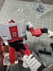 Transformers Kingdom Red Alert WFC Trilogy Deluxe Class Generations