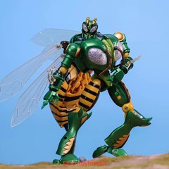Robot Toys RT-D02 Transforms BW Beedrill Waspinator Action Figure STOCK 6.5″