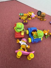 Lot of Vintage 80’s 2″ Tall Garfield Figures PVC with vehicles
