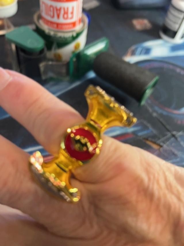 THE FLASH RING LIKE IN THE MOVIE! FOR KIDS AND ADULTS LIKE ME! LOOK!!!