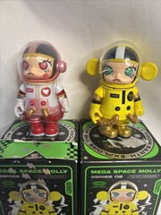 AUTHENTIC Pop Mart Mega Space Molly 100% Series 2-B – Banana 2017 & Heartbeat
