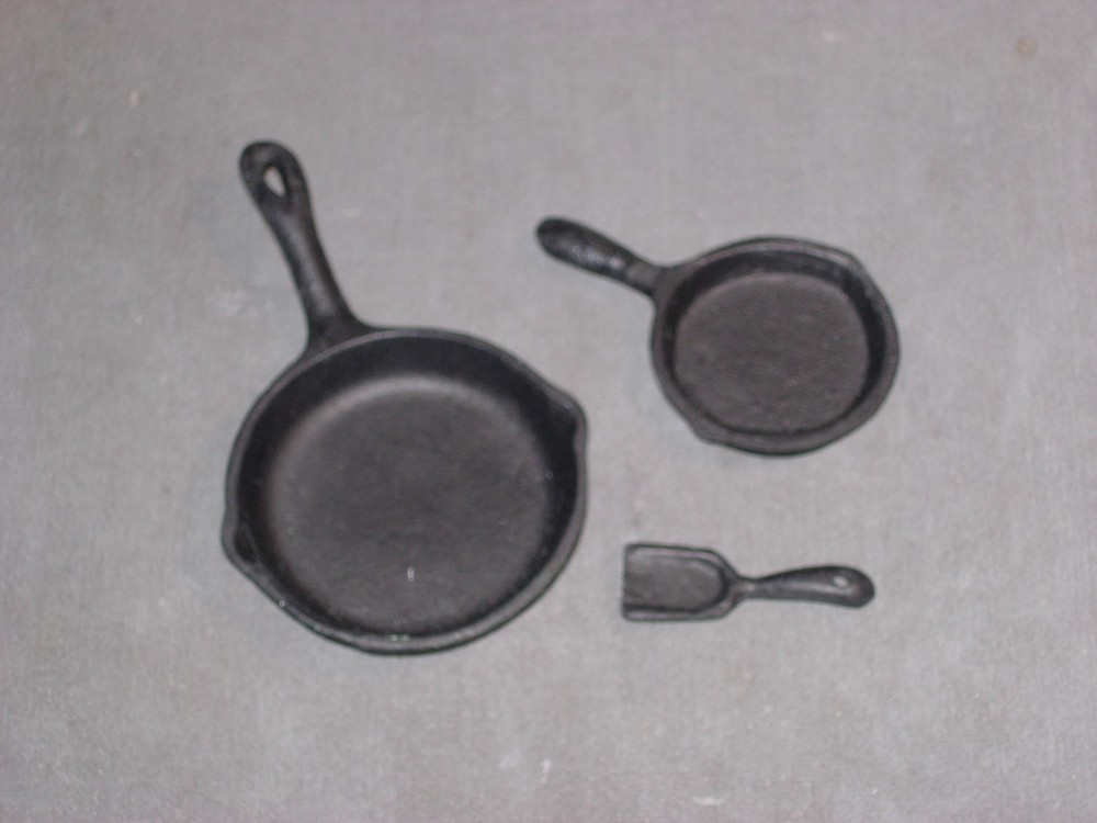 1/6 scale resin cast- “cast-iron” Frying pan set for Ultimate Soldier or GI Joe