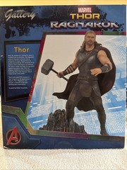 Marvel Gallery Thor: Ragnarok] 10″ PVC Diorama Diamond Select Signed By Sculptor