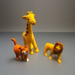 Polly Pocket Disneys The Aristocats Thomas O’Malley Alley Cat Lion Simba Giraffe