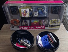 MGA miniverse Record Player With 2 Balls (8 Records) Plus One BONUS Record
