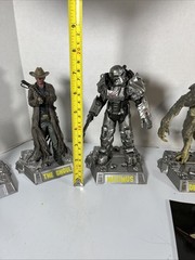 McFarlane Movie Maniacs Fallout Deathclaw,Securitron,Lucy,Maximus & Ghoul **Read