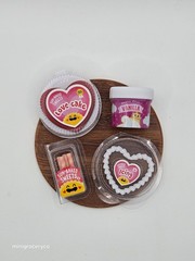 Miniverse Make It Mini Valentines Series 1 Red Velvet Heart Cake -Open but unmad