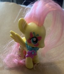My Little Pony Fluttershy g4 Cutie Mark Magic With Necklace A8