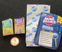 Zuru Mini Brands Books S2-JAMES & THE GIANT PEACH & CHARLIE & CHOC FACTORY/ DAHL
