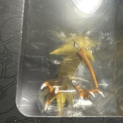 Pokemon Select Series 2 ZAPDOS w Display Stand 6″ Articulated Figure NEW 2022
