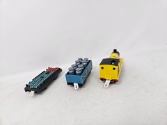 Thomas & Friends Trackmaster Yellow Rheneas Hit Toy Train Tank Engine VGUC