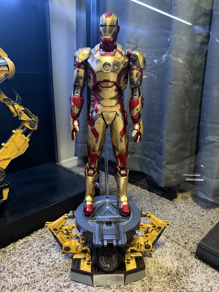 Hot Toys Iron Man Mark XLII (Deluxe Version) 1/4 Scale Figure Reissue QS008