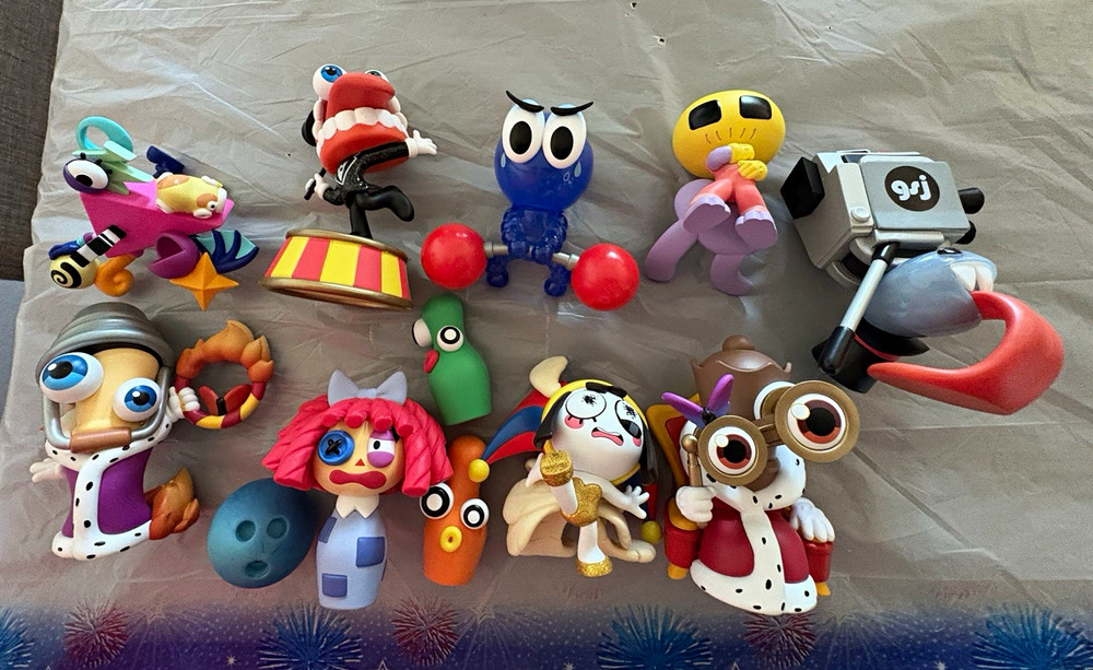 The amazing Digital circus Sideshow series 100% complete set ￼