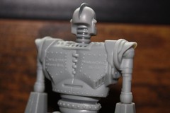 The Iron Giant 4.25″ Robot Toy RARE 1999 Warner Bros VHS Promo Action Figure