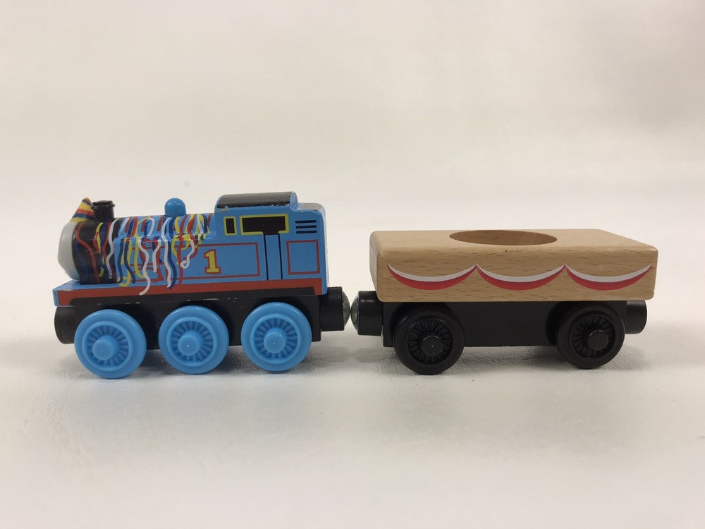 Thomas Wooden Train Happy Birthday Thomas & Cake Cargo Car Y4501 2012 Gullane