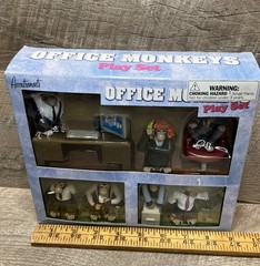 Accoutrements Office Monkeys Play Set Figurines Made in 2007 – Brand NEW