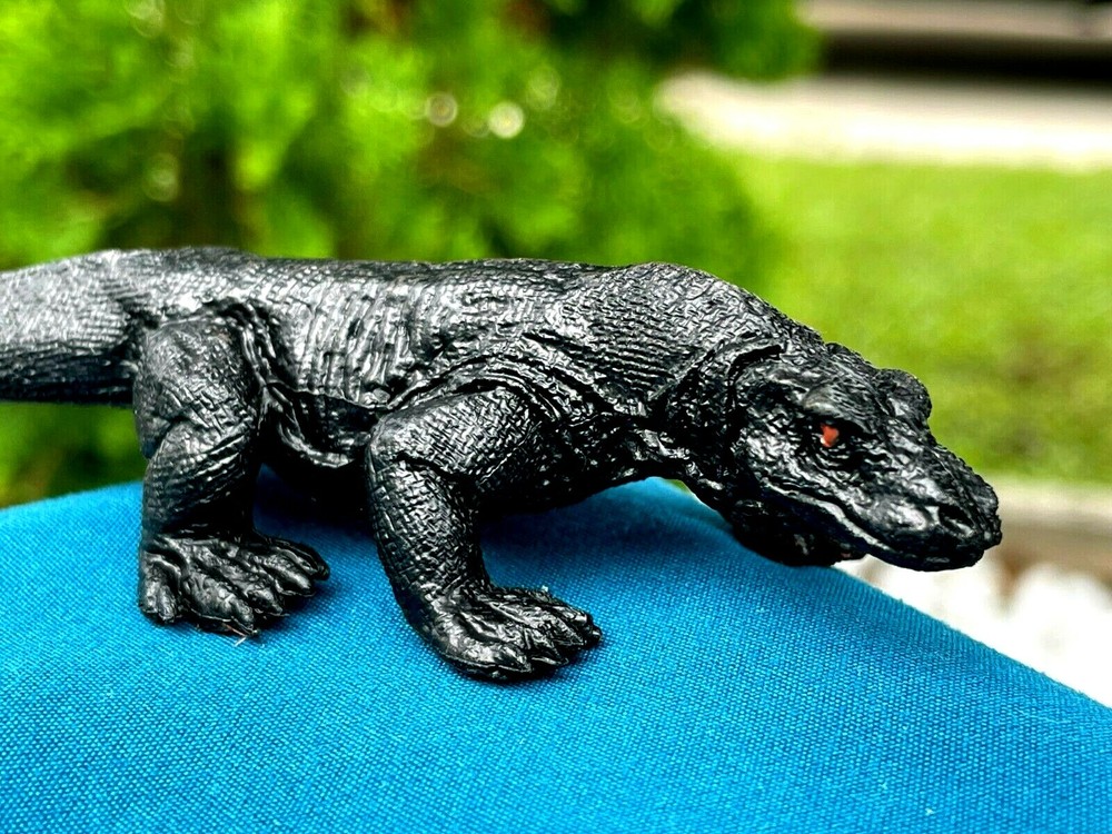 Realistic Beautifully Detailed Hand Painted Komodo Dragon Lizard PVC Figure