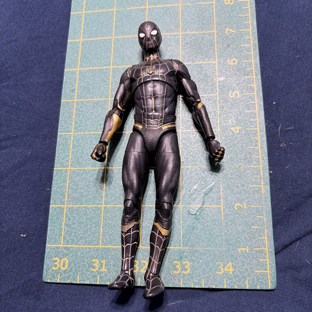 Diamond Select Marvel Select Spider-Man No Way Home Black/Gold Suit 7” Figure