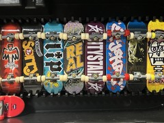 Tech Deck • Wall Display Carry Case & Lot of 20 Fingerboard Skateboards