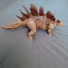 Jurassic World Camp Cretaceous Roar Attack Kentrosaurus