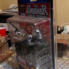 Marvel Legends Punisher Super Poseable Action Figure w/ Gun & Alternate Head