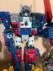 FORTRESS MAXIMUS Transformers SDCC 2016 Exclusive with Upgrades and boxes