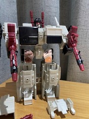 Transform G1 Reissue Autobot Metroplex boxed Brand new Free Ship